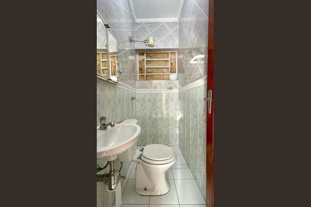 Casa para alugar com 240m², 3 quartos e 2 vagas Casa para alugar com 240m², 3 quartos e 2 vagasBanheiro de serviço