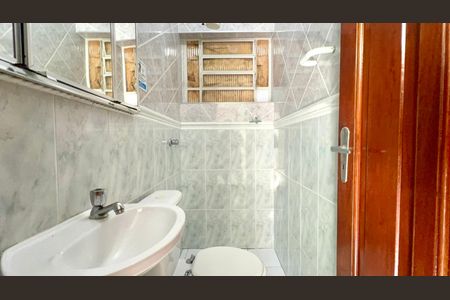 Casa para alugar com 240m², 3 quartos e 2 vagas Casa para alugar com 240m², 3 quartos e 2 vagasBanheiro de serviço