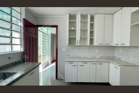 Casa para alugar com 240m², 3 quartos e 2 vagas Casa para alugar com 240m², 3 quartos e 2 vagasCozinha