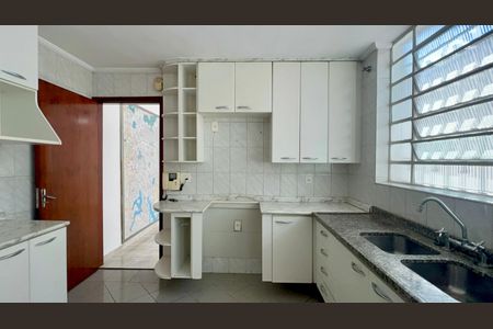 Casa para alugar com 240m², 3 quartos e 2 vagas Casa para alugar com 240m², 3 quartos e 2 vagasCozinha