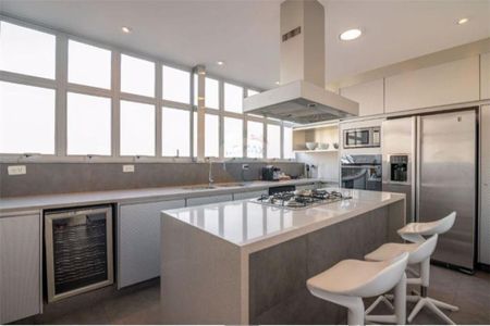 Apartamento para alugar com 3 quartos, 210m² em Cerqueira César, São Paulo