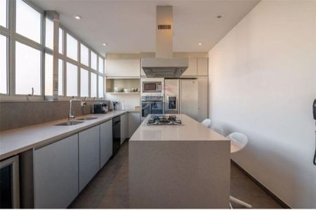 Apartamento para alugar com 3 quartos, 210m² em Cerqueira César, São Paulo