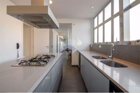 Apartamento para alugar com 210m², 3 quartos e 2 vagas