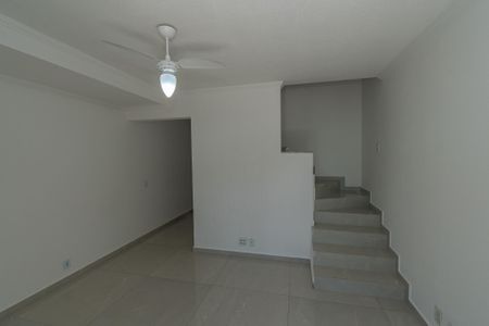 Casa de condomínio para alugar com 68m², 2 quartos e 1 vagaSala de Estar/Jantar 