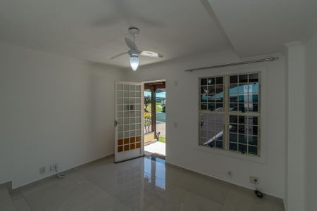 Sala de Estar/Jantar  de casa de condomínio para alugar com 2 quartos, 68m² em Vila Flora, Sumaré
