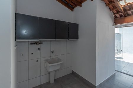 Casa de condomínio para alugar com 68m², 2 quartos e 1 vagaÁrea de Serviço