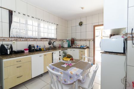 Casa à venda com 330m², 3 quartos e 4 vagasCozinha