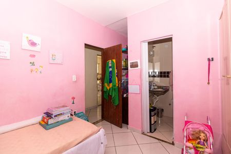 Casa à venda com 330m², 3 quartos e 4 vagasSuíte 2