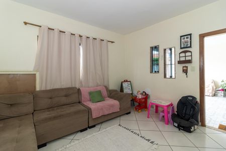 Casa à venda com 330m², 3 quartos e 4 vagasSala