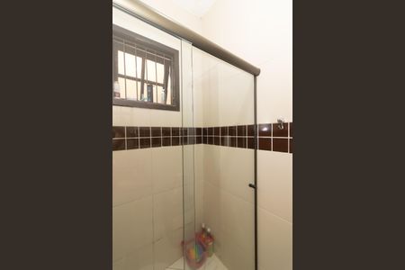 Casa à venda com 330m², 3 quartos e 4 vagasBanheiro da Suíte 2
