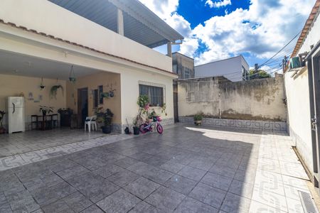Casa à venda com 330m², 3 quartos e 4 vagasQuintal