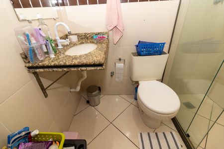 Casa à venda com 330m², 3 quartos e 4 vagasBanheiro da Suíte 2