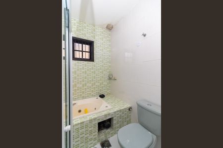 Casa à venda com 330m², 3 quartos e 4 vagasBanheiro da Suíte 1