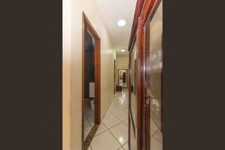Casa à venda com 330m², 3 quartos e 4 vagasCorredor