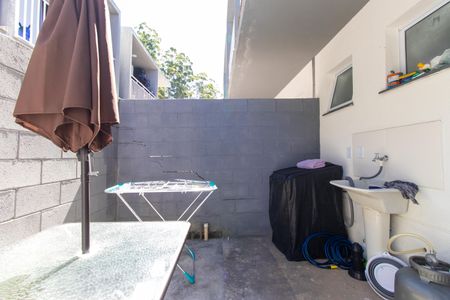 Casa de condomínio para alugar com 60m², 2 quartos e 1 vaga Casa de condomínio para alugar com 60m², 2 quartos e 1 vagaQuintal dos fundos
