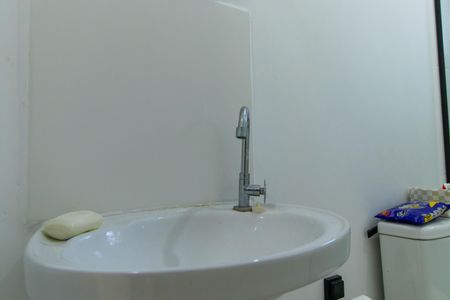 Casa de condomínio para alugar com 60m², 2 quartos e 1 vaga Casa de condomínio para alugar com 60m², 2 quartos e 1 vagaBanheiro Social