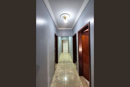 Casa à venda com 110m², 4 quartos e 2 vagasCorredor 