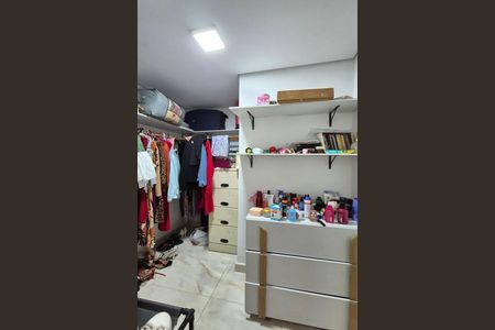 Casa à venda com 110m², 4 quartos e 2 vagasCloset da Suíte