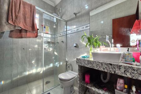 Casa à venda com 110m², 4 quartos e 2 vagasBanheiro