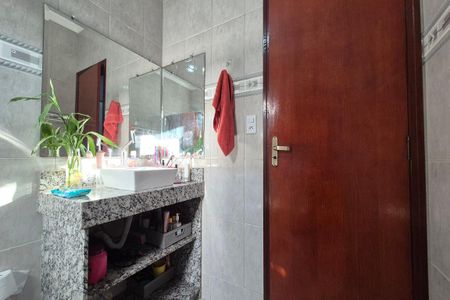 Casa à venda com 110m², 4 quartos e 2 vagasBanheiro