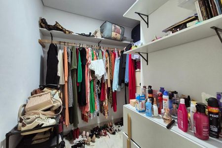 Casa à venda com 110m², 4 quartos e 2 vagasCloset da Suíte