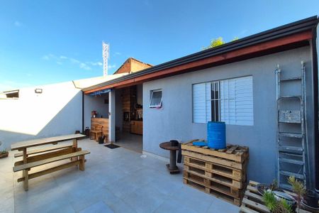 Casa à venda com 110m², 4 quartos e 2 vagasQuintal 