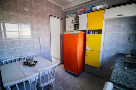 Cozinha de apartamento para alugar com 2 quartos, 58m² em Vila Tupi, Praia Grande