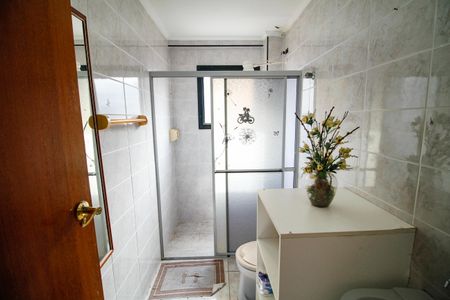 Banheiro de apartamento para alugar com 2 quartos, 58m² em Vila Tupi, Praia Grande