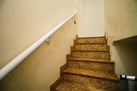 Casa para alugar com 146m², 2 quartos e 1 vagaEscada