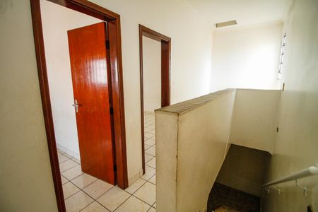 Casa para alugar com 146m², 2 quartos e 1 vagaEscada