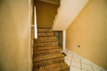 Casa para alugar com 146m², 2 quartos e 1 vagaEscada