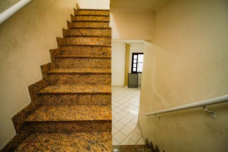 Casa para alugar com 146m², 2 quartos e 1 vagaEscada