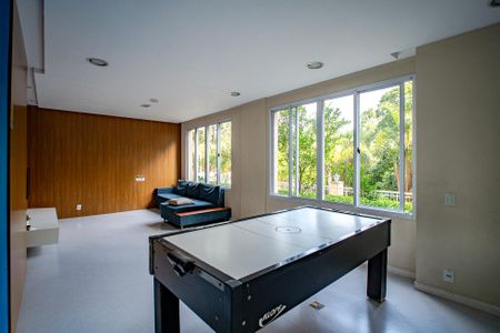 Apartamento à venda com 74m², 2 quartos e 2 vagasÁrea comum - Sala de jogos