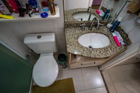 Apartamento à venda com 74m², 2 quartos e 2 vagasBanheiro da Suíte