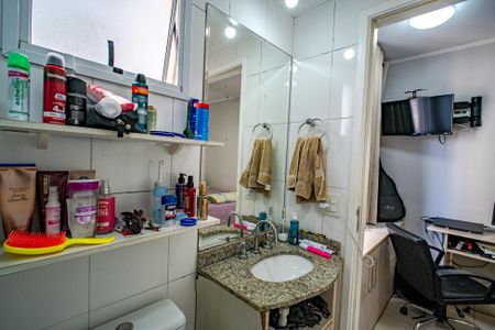 Apartamento à venda com 74m², 2 quartos e 2 vagasBanheiro da Suíte