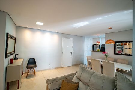 Apartamento à venda com 74m², 2 quartos e 2 vagasSala