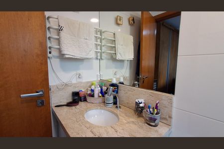 Apartamento à venda com 130m², 3 quartos e 2 vagasBanheiro Suíte 
