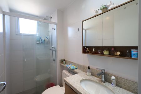 Apartamento à venda com 69m², 3 quartos e 2 vagas Apartamento à venda com 69m², 3 quartos e 2 vagasBanheiro da Suíte