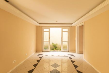 Casa para alugar com 300m², 3 quartos e 2 vagasSala