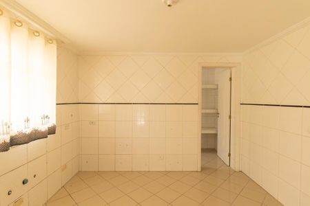 Casa para alugar com 300m², 3 quartos e 2 vagasCozinha 