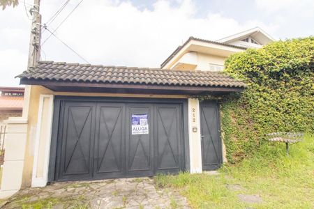 Casa para alugar com 300m², 3 quartos e 2 vagasFachada