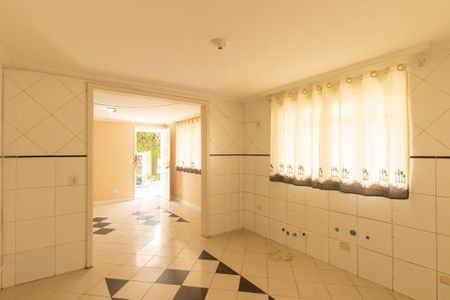 Casa para alugar com 300m², 3 quartos e 2 vagasCozinha 
