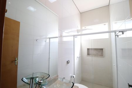 Casa de condomínio para alugar com 220m², 3 quartos e 3 vagasBanheiro do Quarto 3