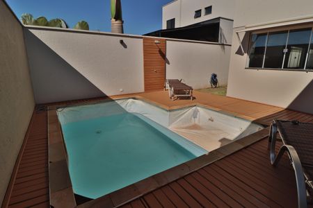 Casa de condomínio para alugar com 220m², 3 quartos e 3 vagasPiscina