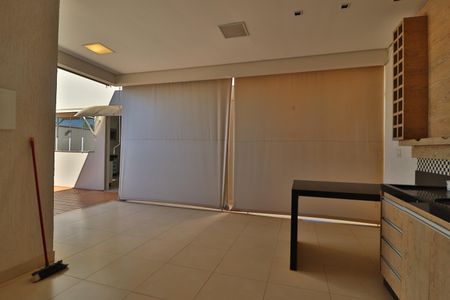 Casa de condomínio para alugar com 220m², 3 quartos e 3 vagasVaranda