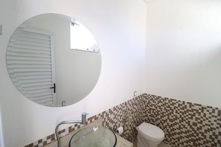 Casa de condomínio para alugar com 220m², 3 quartos e 3 vagasBanheiro da varanda