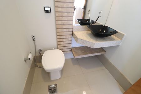 Casa de condomínio para alugar com 220m², 3 quartos e 3 vagasLavabo