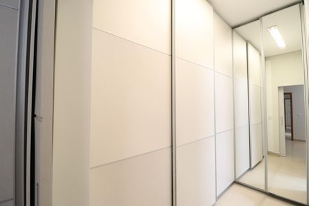 Casa de condomínio para alugar com 220m², 3 quartos e 3 vagasQuarto 1 - Suíte - Closet