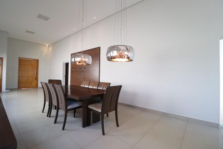 Casa de condomínio para alugar com 220m², 3 quartos e 3 vagasSala