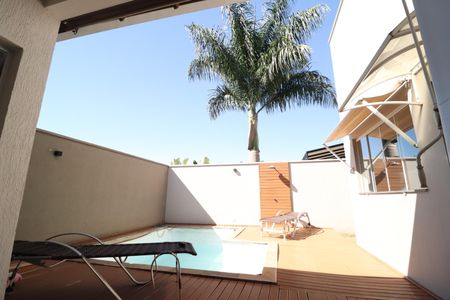 Casa de condomínio para alugar com 220m², 3 quartos e 3 vagasPiscina